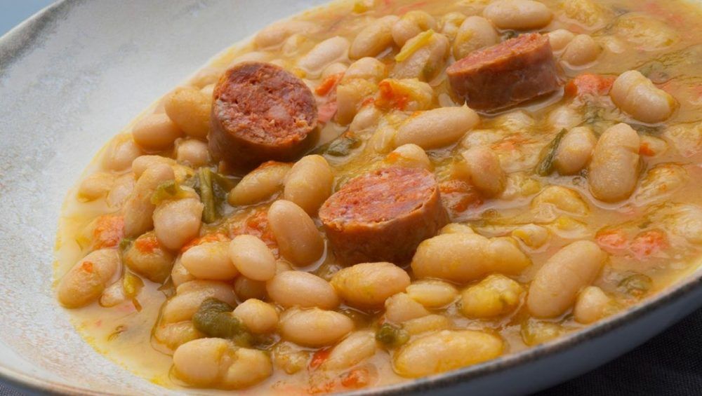 Alubias blancas con pimientos y chorizo