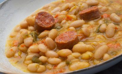 Alubias blancas con pimientos y chorizo
