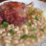 Alubias ganxet picantes con confit de pato