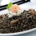 Arroz negro con calamar y gambas