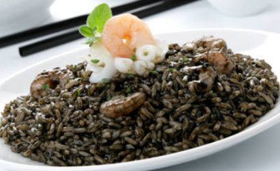 Arroz negro con calamar y gambas